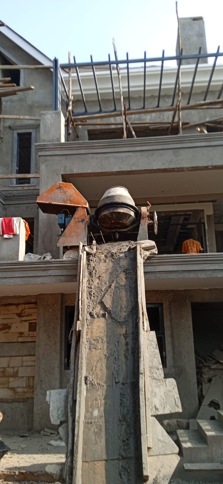 Mushroom Estate Slab Casting — main site photograph